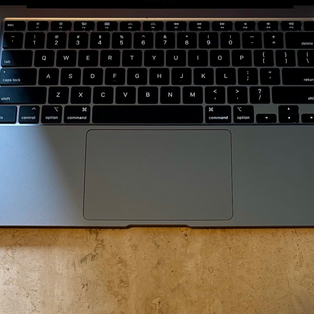 Apple MacBook Air (In Box) - Picture 9 of 12